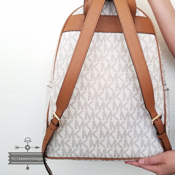 NWT Michael Kors Abbey Large Backpack Vanilla Bag - Picture 4 of 8